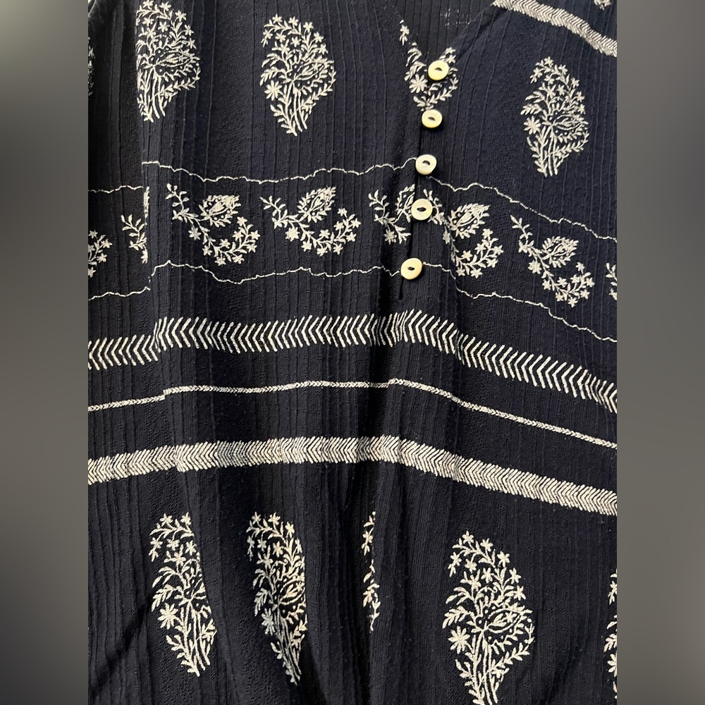 LUCKY BRAND NAVY TOP - Picture 5 of 9